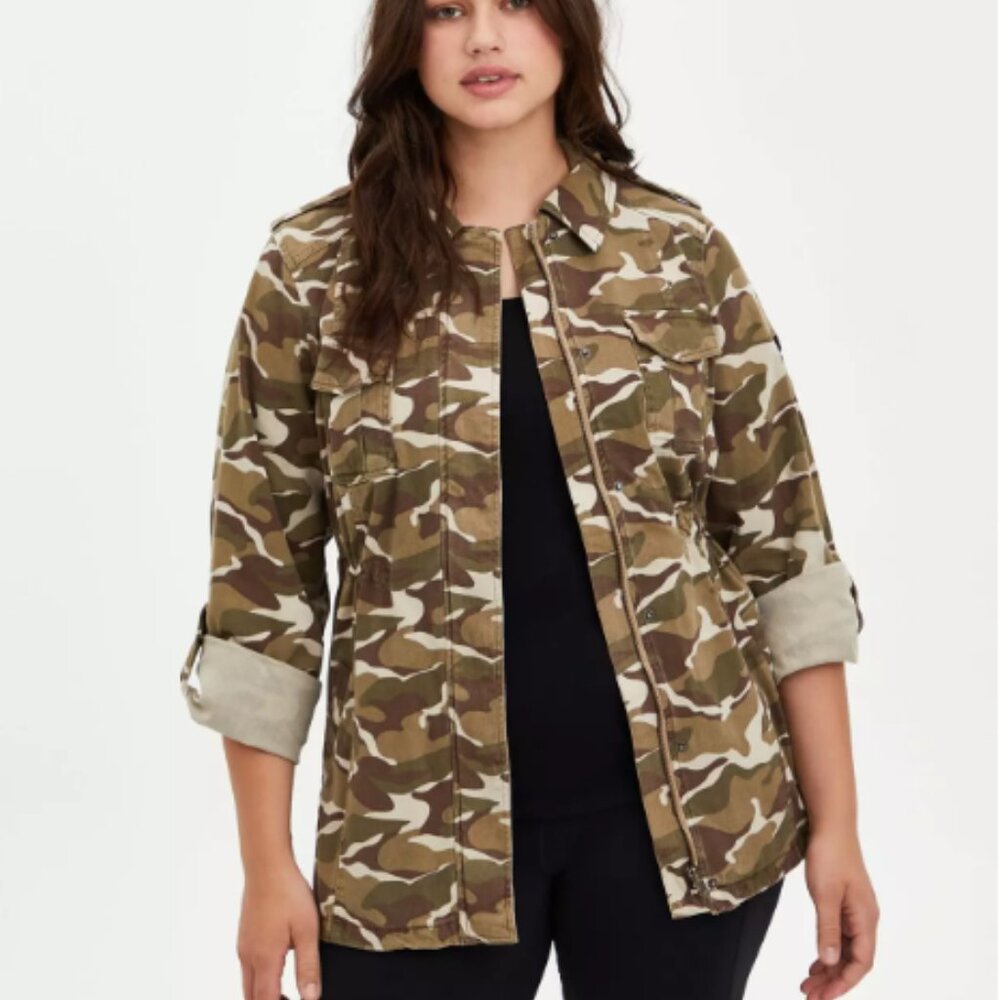 Torrid Camo Twill Anorak Jacket w/ Embroidered Rose 🌹 on Back Torrid sz 3